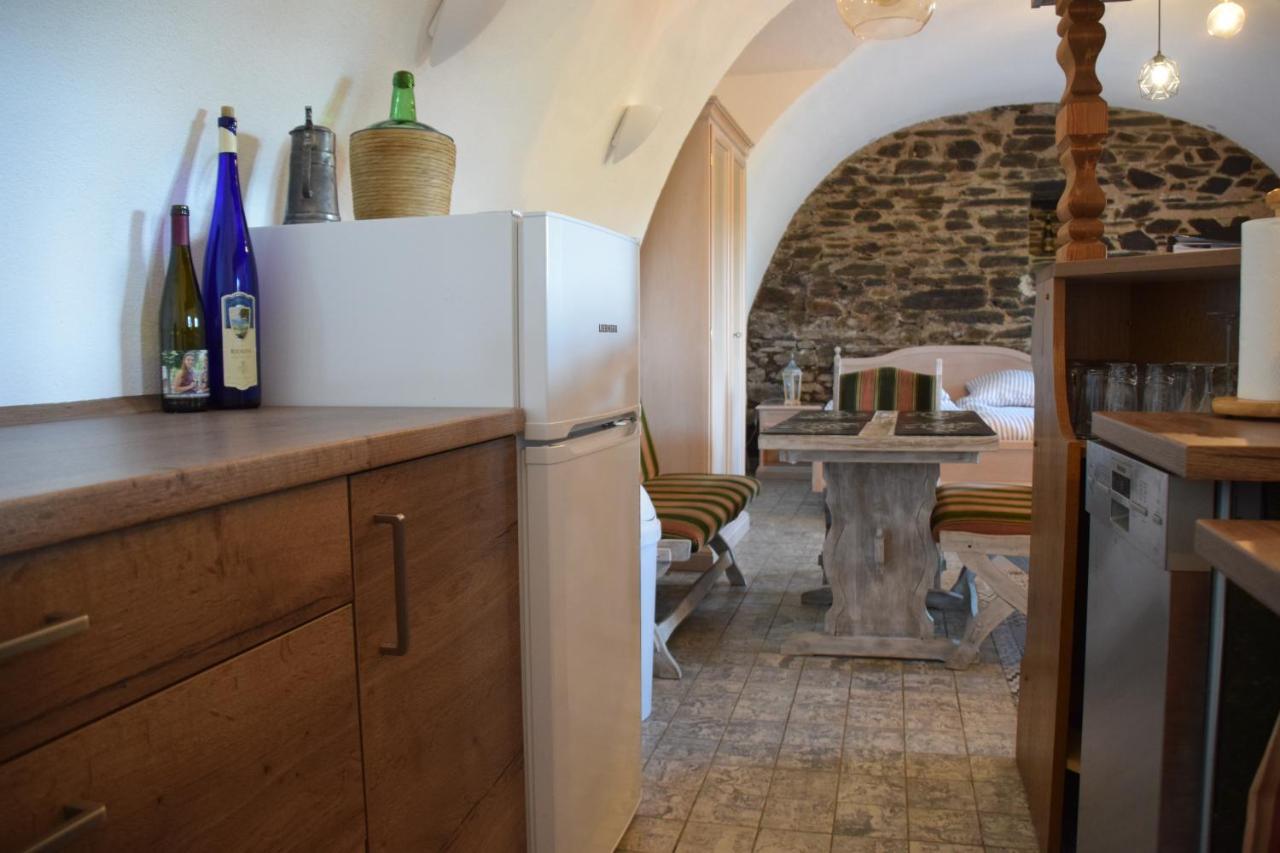 The Wine Cellar In The Old Gemeinde House Brauneberg Exterior foto